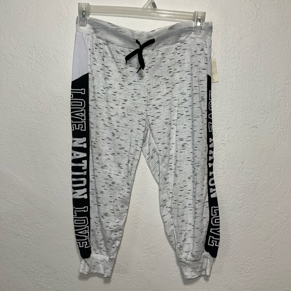 NWT‎ PLUS Capri Love Nation sweats